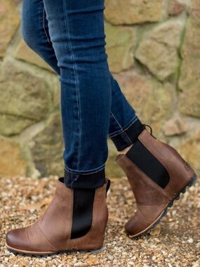 Sorel Lea Hidden Wedge Boots Redwood Leather Womens Sz 6.5 Chelsea Ankle Slip On